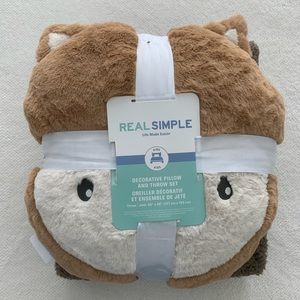 Baby pillow and throw set